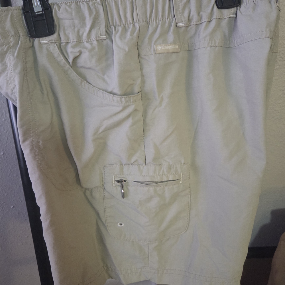Columbia Tan Cargo Shorts Lightweight Summer Essential